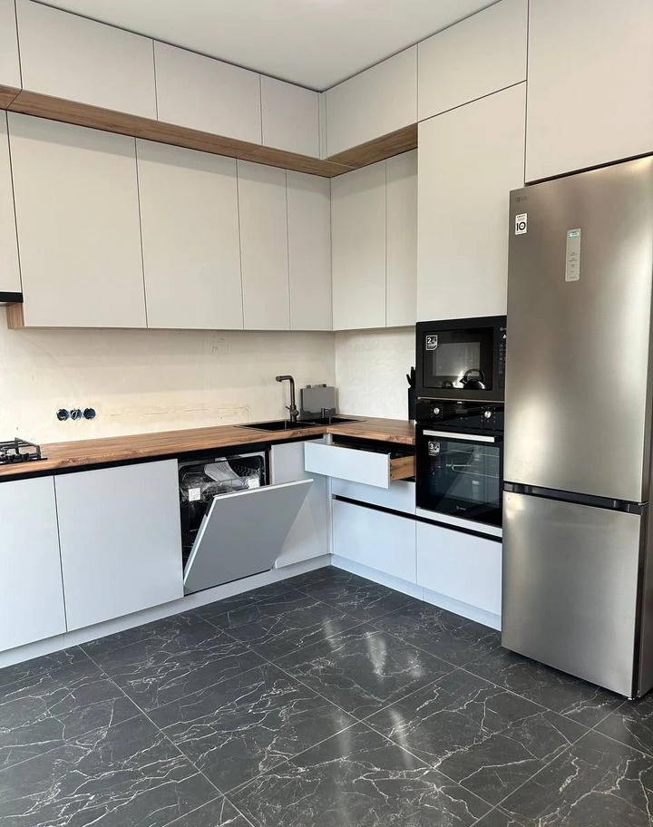 Кухни на заказ / Кухонные гарнитуры